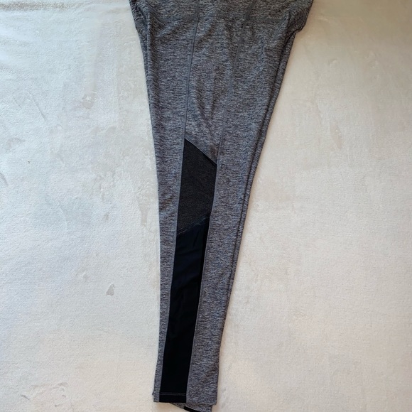 VS PINK ultimate leggings - Picture 2 of 4